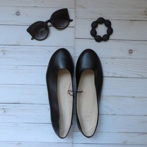 BRAND NEW Black Flats